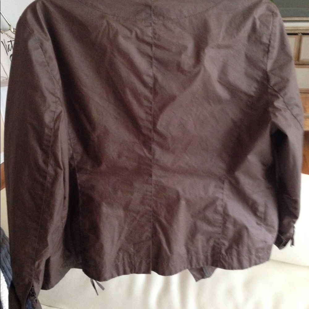 Waxed cotton exterior ,zippers on sleeves .classic